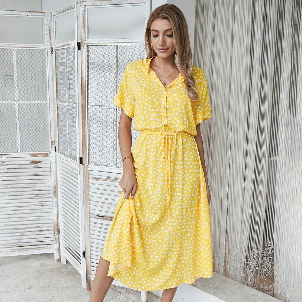 Kleid mit kurzen Ärmeln und Punkten
