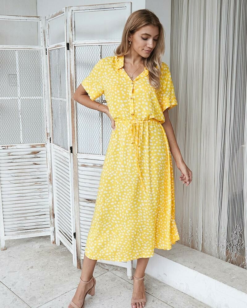 Kleid mit kurzen Ärmeln und Punkten