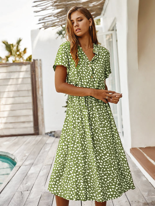 Kleid mit kurzen Ärmeln und Punkten