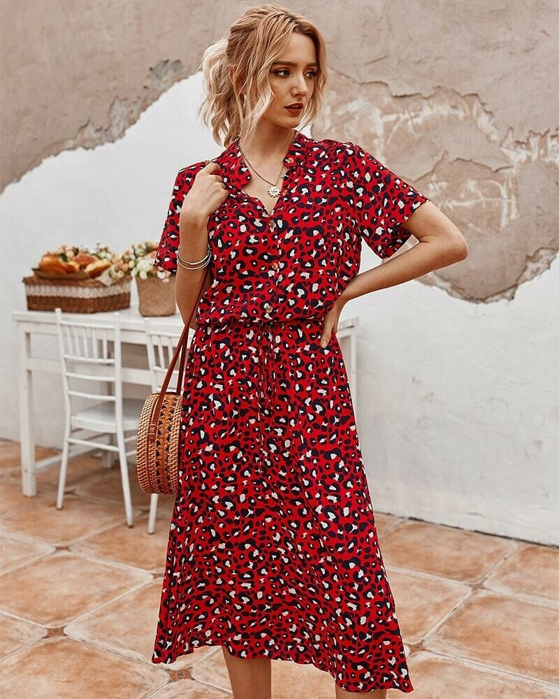Kleid mit kurzen Ärmeln und Punkten